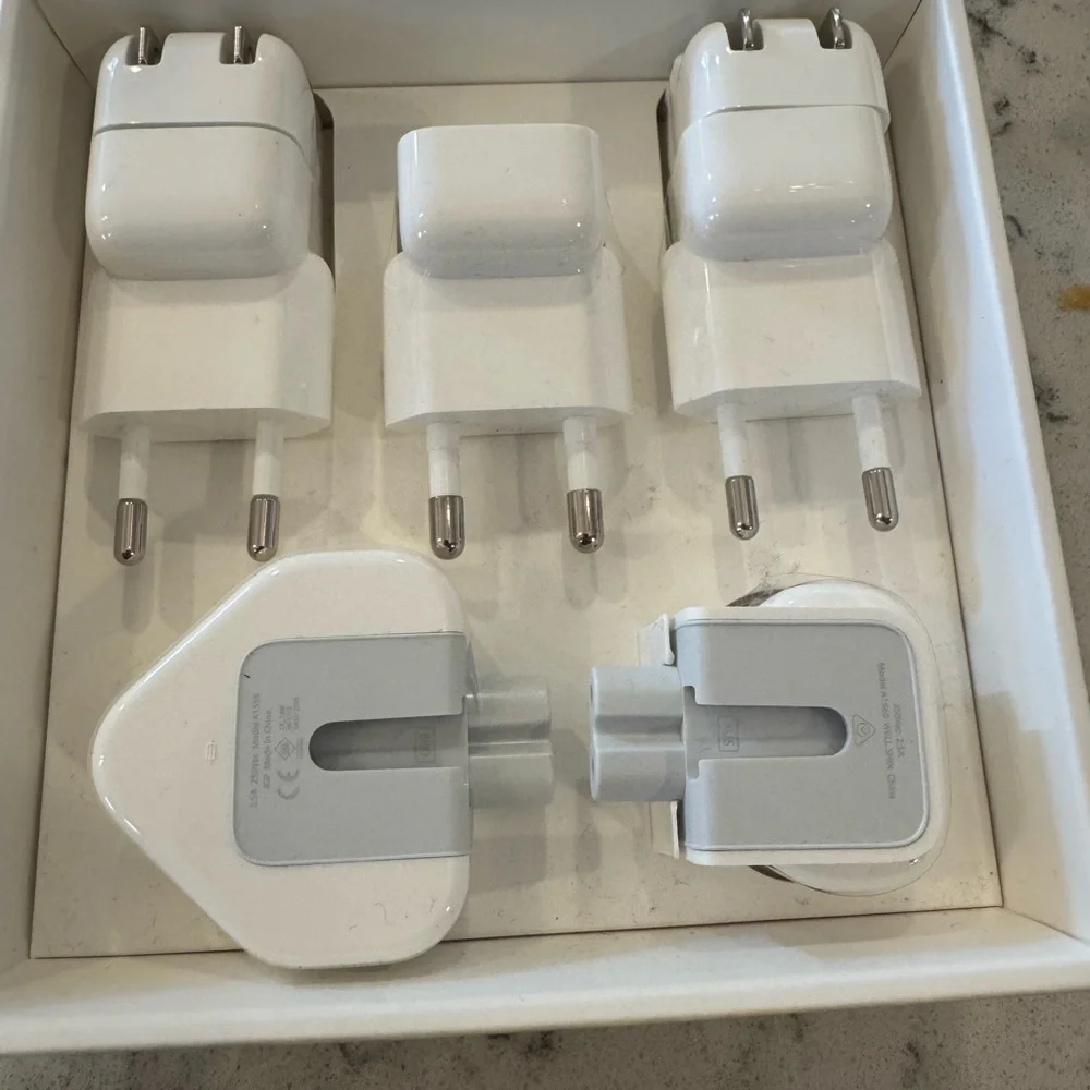 Apple World Travel Adapter Kit - never used!